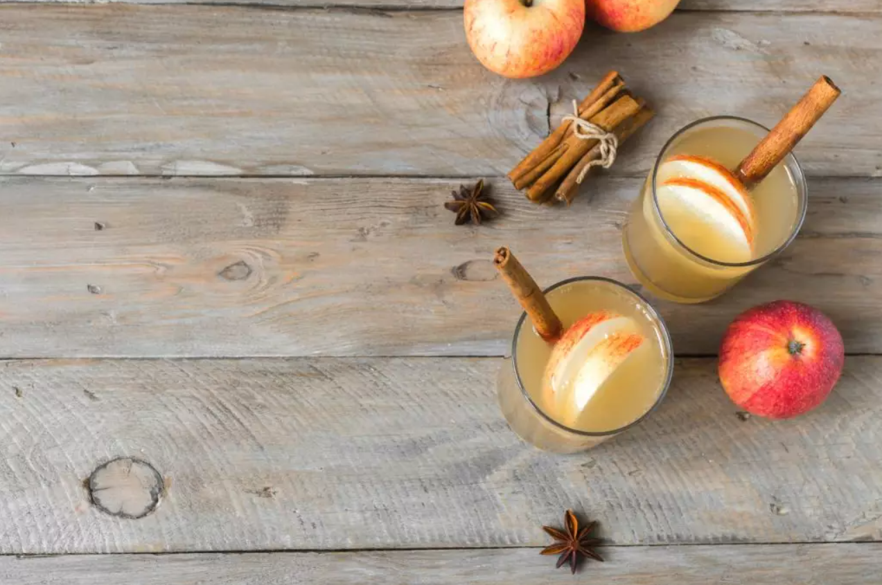 Christmas cocktail recipe with spiced apple and Earl Grey