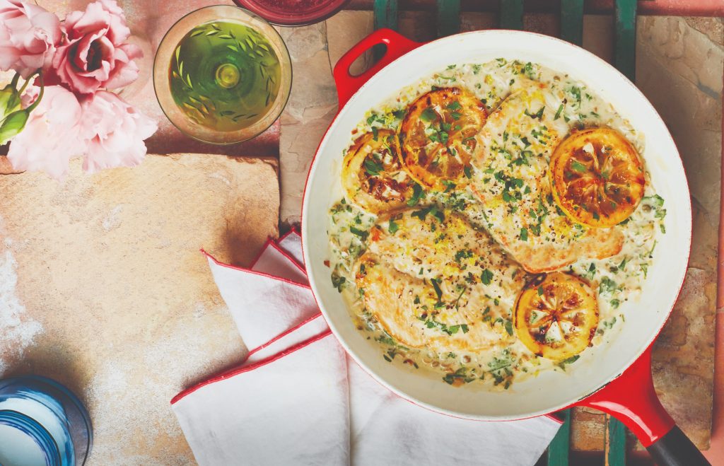 Pan-fried chicken recipe with vermouth, lemon and parsley