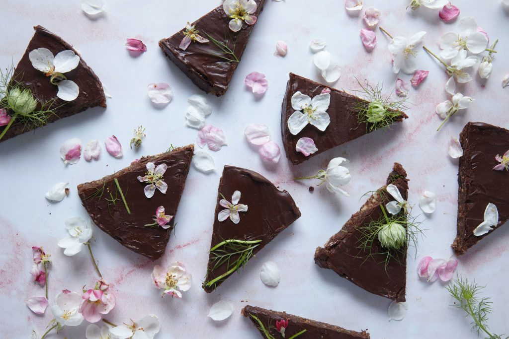Spiced raw chocolate slices recipe