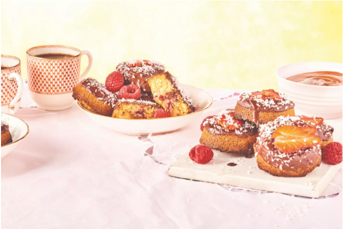 Almond, coconut and berry shortcake recipe with dark chocolate