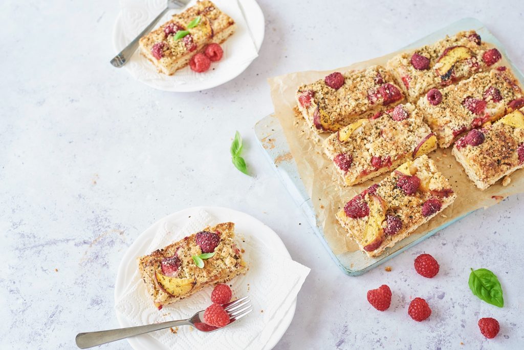 Peach and raspberry crumble bars recipe