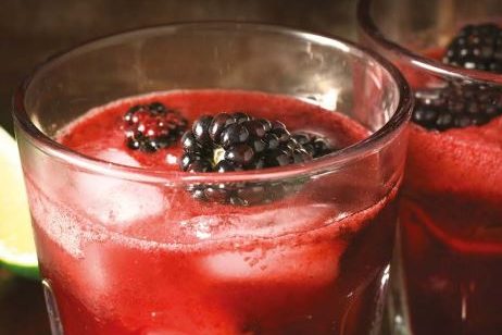 Blackberry and ginger fizz festive cocktail recipe