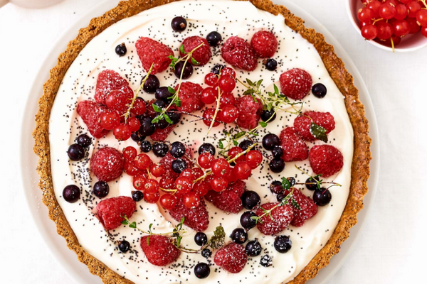 Yoghurt and berry tart with a wholemeal base